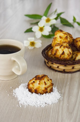 Coquito, pastel de coco.