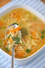 Nudelsuppe mit Gemüseeinlage