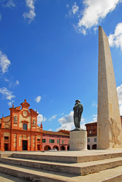 The Baracca monument and Suffragio church in the city of Lugo.