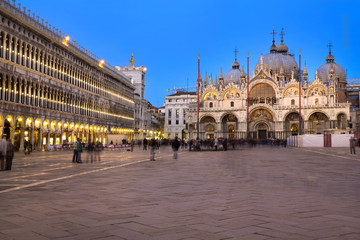 Fototapeta na wymiar Piazza San Marco - Wenecja nocą
