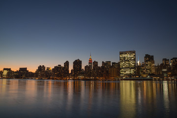 Obraz na płótnie Canvas Midtown Manhattan Skyline w nocy Dziękczynienia.