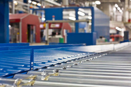 Conveyor in a printing plant