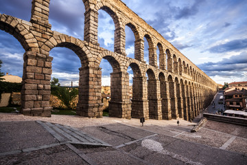 The famous ancient aqueduct in Segovia, Castilla y Leon, Spain - obrazy, fototapety, plakaty