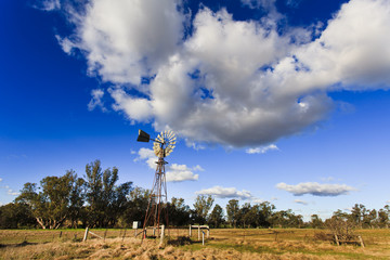 Naklejka premium Windmill sky cloud Hor