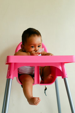 baby sit on baby chair