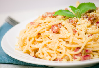 Pasta with bacon and cream sauce