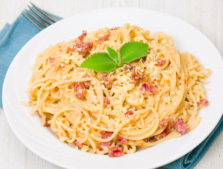 Pasta with bacon and cream sauce