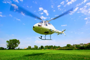 Selbstklebende Fototapeten Hubschrauber Start vor blauem Himmel © TIMDAVIDCOLLECTION
