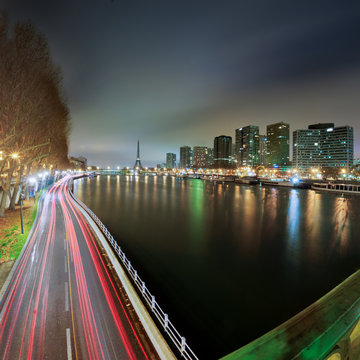 Fototapeta Quartier grenelle et la tour eiffel de nuit - Paris - France