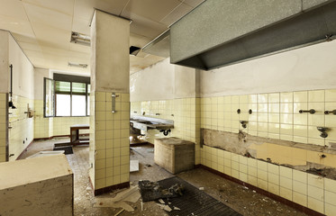 Fototapeta na wymiar stara kuchnia zniszczone wnętrze opuszczony dom