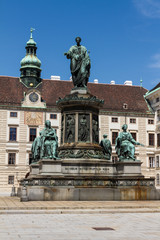 Fototapeta na wymiar Hofburg pałac i pomnik. Vienna.Austria.