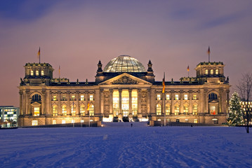 Fototapeta na wymiar berlin Reichstag święta śnieg