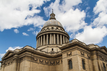 Fototapeta na wymiar The Pantheon building in Paris