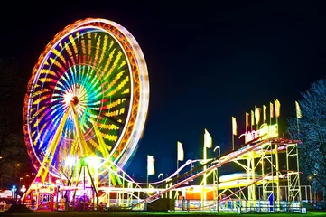 Fotobehang Amusementspark Pretpark & 39 s nachts - reuzenrad in beweging