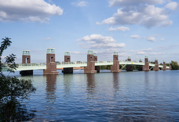 Fototapeta premium spandauer-see-brücke