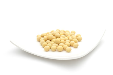 大豆　白い皿