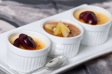 creme brulee with fresh slice fruits on top