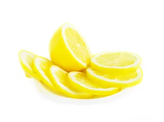 Afwasbaar Fotobehang Plakjes fruit Vers citroenfruit gesneden op witte achtergrond