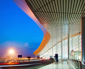 Photo sur Plexiglas Aéroport Modern architecture at night