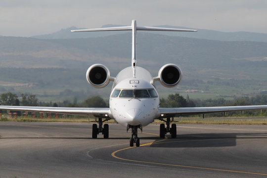 CRJ1000