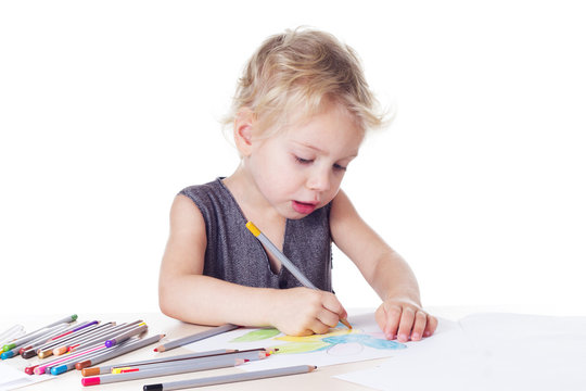 Little girl drawing pictures