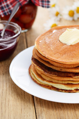 Delicious pancakes with raspberries