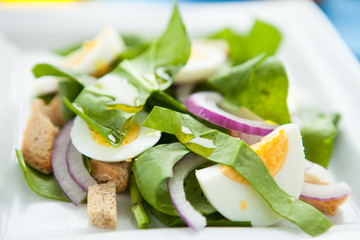 lightweight spring salad with spinach and egg