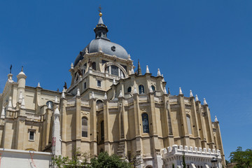 Fototapeta na wymiar Katedra w Madrycie, Hiszpania