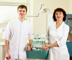 Obraz premium Young woman with dentist in a dental surgery