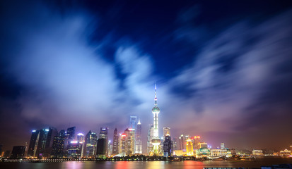 Fototapeta na wymiar shanghai skyline w nocy widokiem