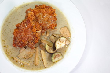 Fried chicken with green curry