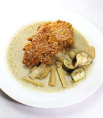 Fried chicken with green curry