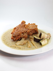 Fried chicken with green curry