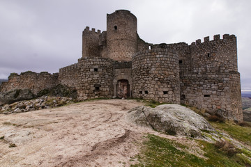 Fototapeta na wymiar Stary opuszczony zamek