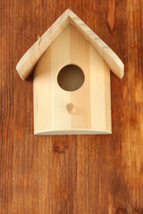 Obraz na płótnie Canvas Nesting box na drewnianym tle