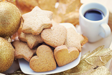gingerbreads with coffee