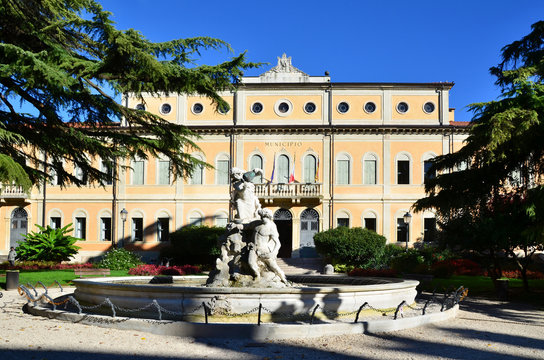 thiene municipio fontana statua