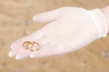 bride hand with wedding rings