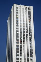 Hochhaus am Bassin de la Villette