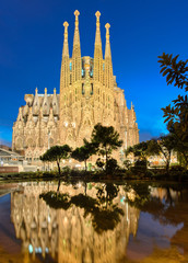 Naklejka premium Sagrada Familia nocą, Barcelona