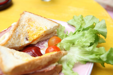 sandwich ham and cheese