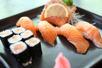 Salmon Sushi set