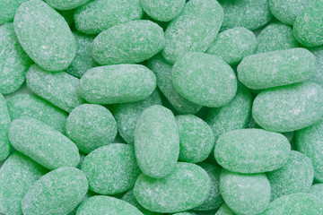 Fototapeta na wymiar Kolorowe cukierki zielone pokryte cukrem
