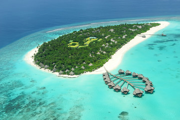 Tropical island in Indian ocean Maldives - obrazy, fototapety, plakaty