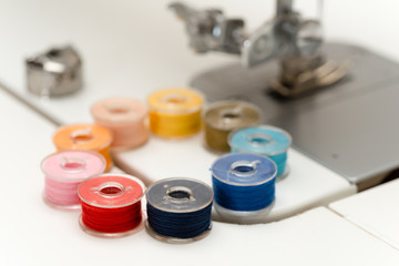 ミシンの上の糸巻