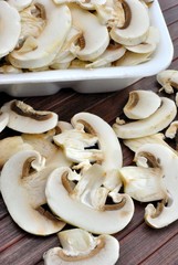 Funghi coltivati affettati