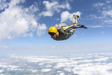 The student performs the task skydiver in freefall.