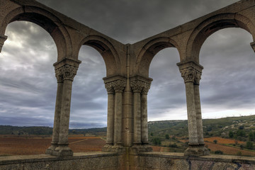 Ruine &agrave; L&eacute;zignan-Corbi&egrave;res