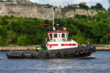 Tugboat in the bay of Havana
