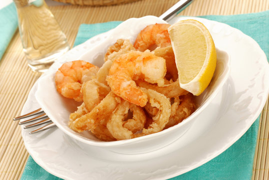 FRITTO DI CALAMARI E GAMBERI ( FRIED CALAMARI AND SHRIMP )